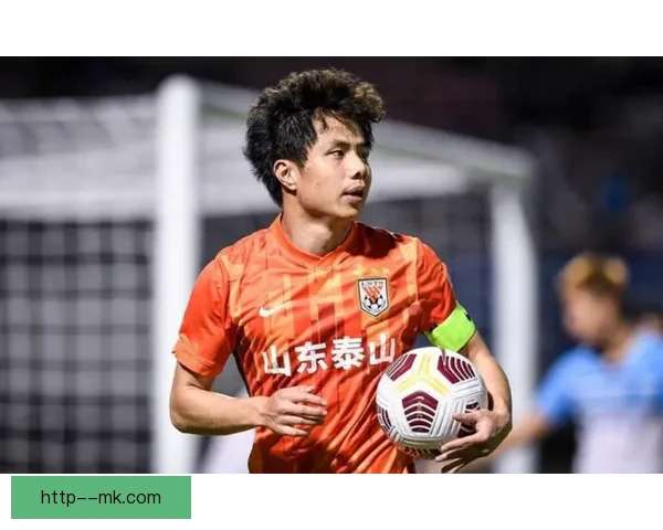 郑铮凭借丰富防守经验屡建功绩稳定山东泰山关键战役局面